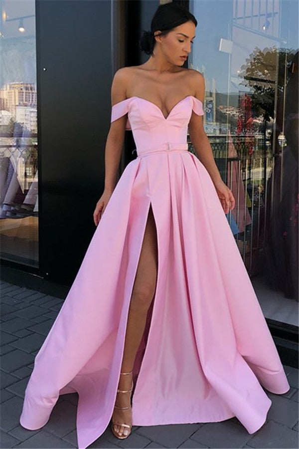 Robe de bal rose longue en ligne A, décolleté cœur et épaules dénudées avec fente