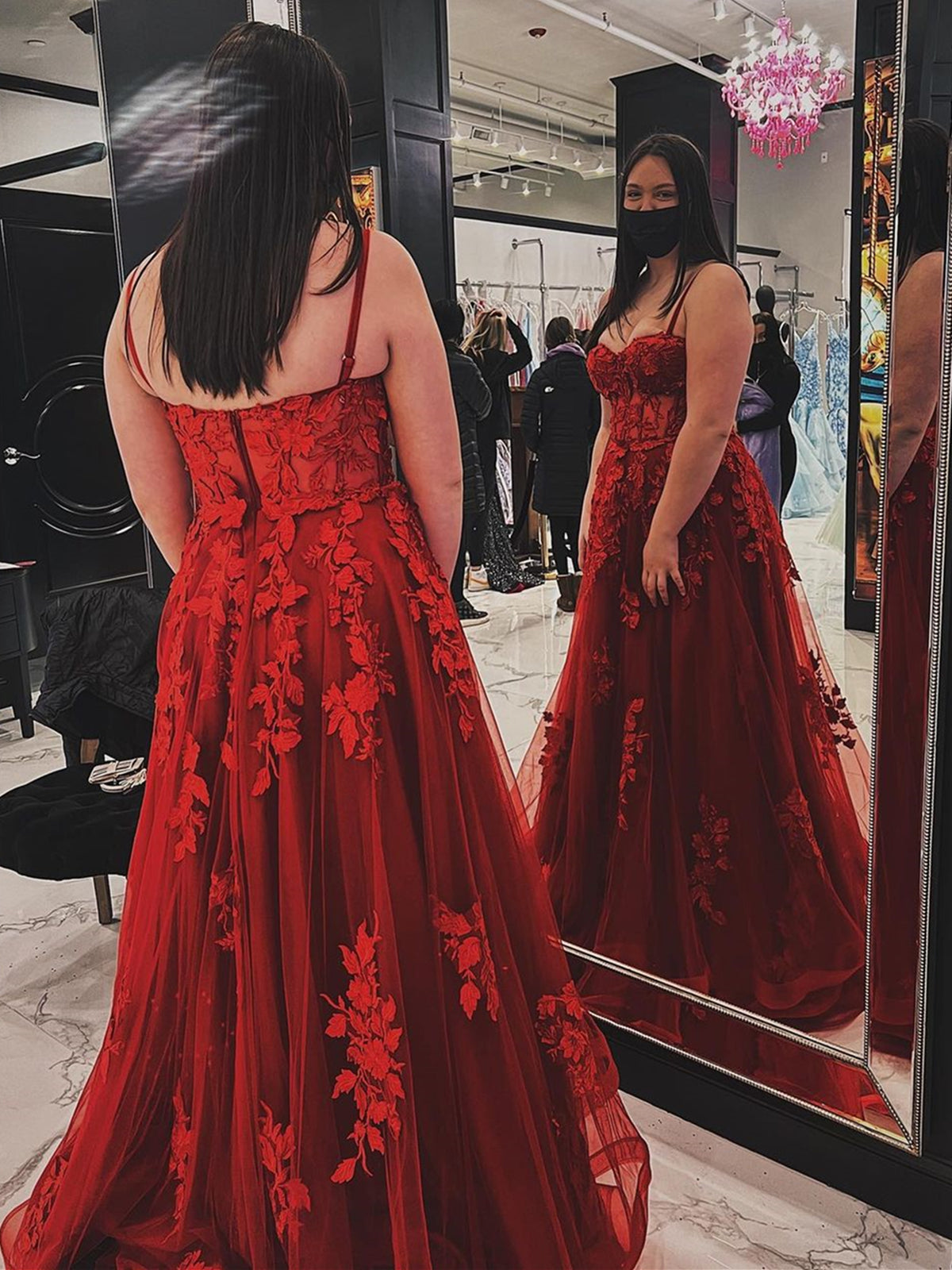 Vestido longo vermelho de baile de finalistas com corpete em forma de coração, tule e renda, corte evasê, para cerimónias formais e festas à noite