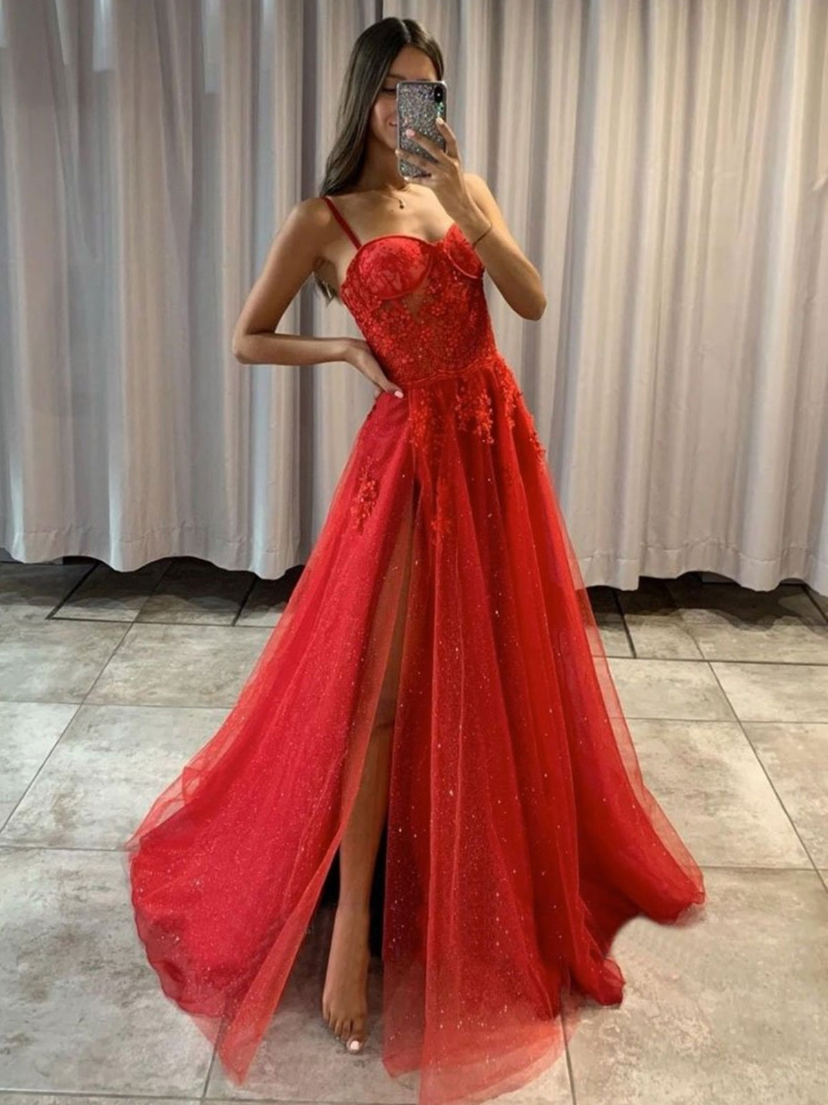 Vestido de baile comprido em tule com decote coração, renda e racha, vermelho, vestido formal de noite