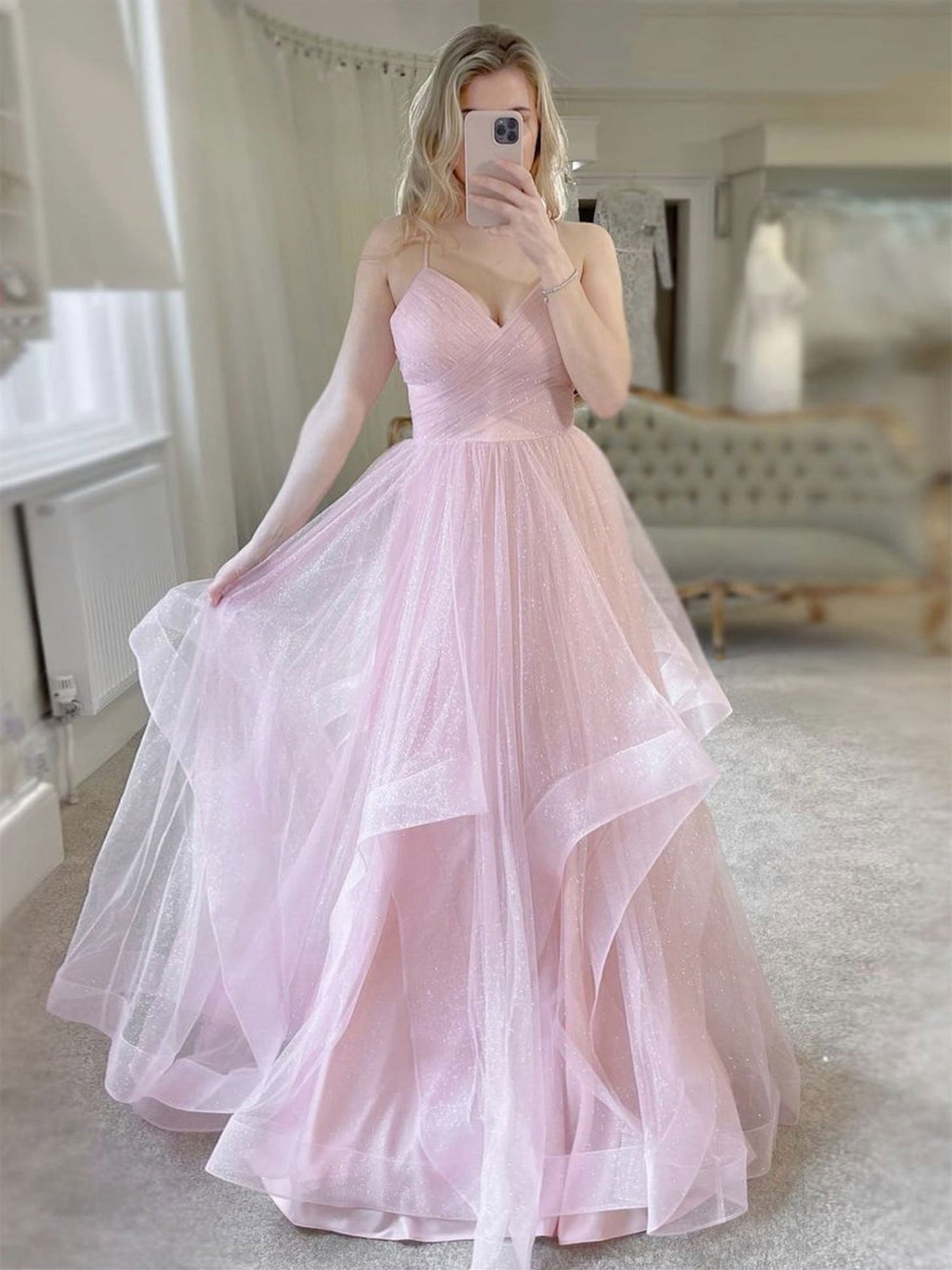 Vestido de baile cor-de-rosa comprido em tule com decote coração e corte evasê para cerimónias formais