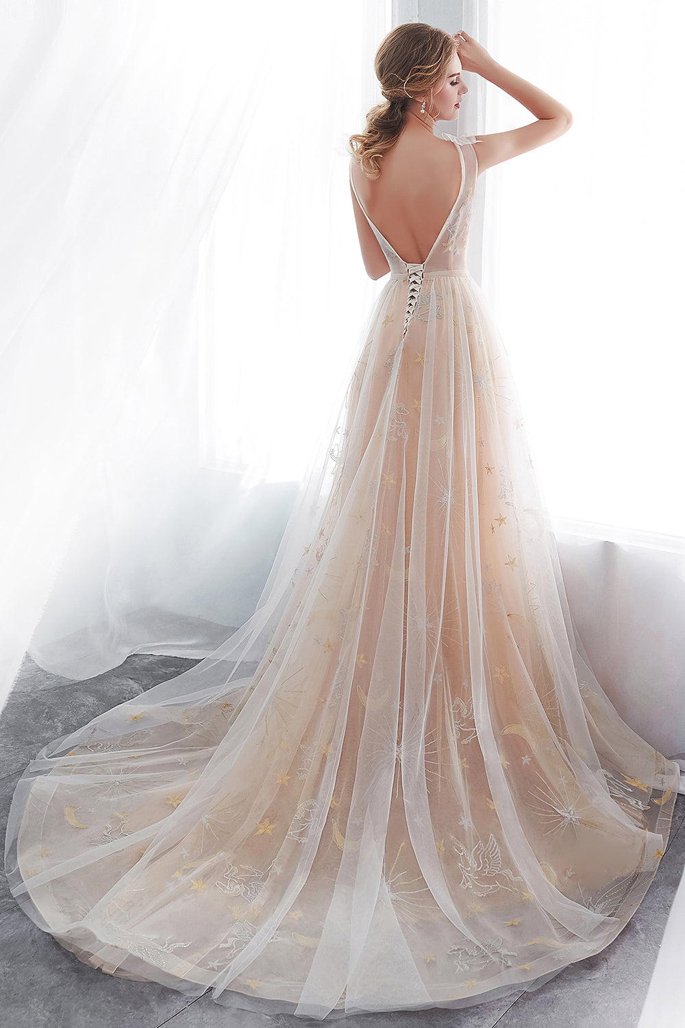 Abiti da sera lunghi a linea ad A in tulle senza schienale color champagne