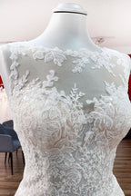 Robes de mariée longues en tulle à jupe évasée avec appliques en dentelle ornées de bijoux