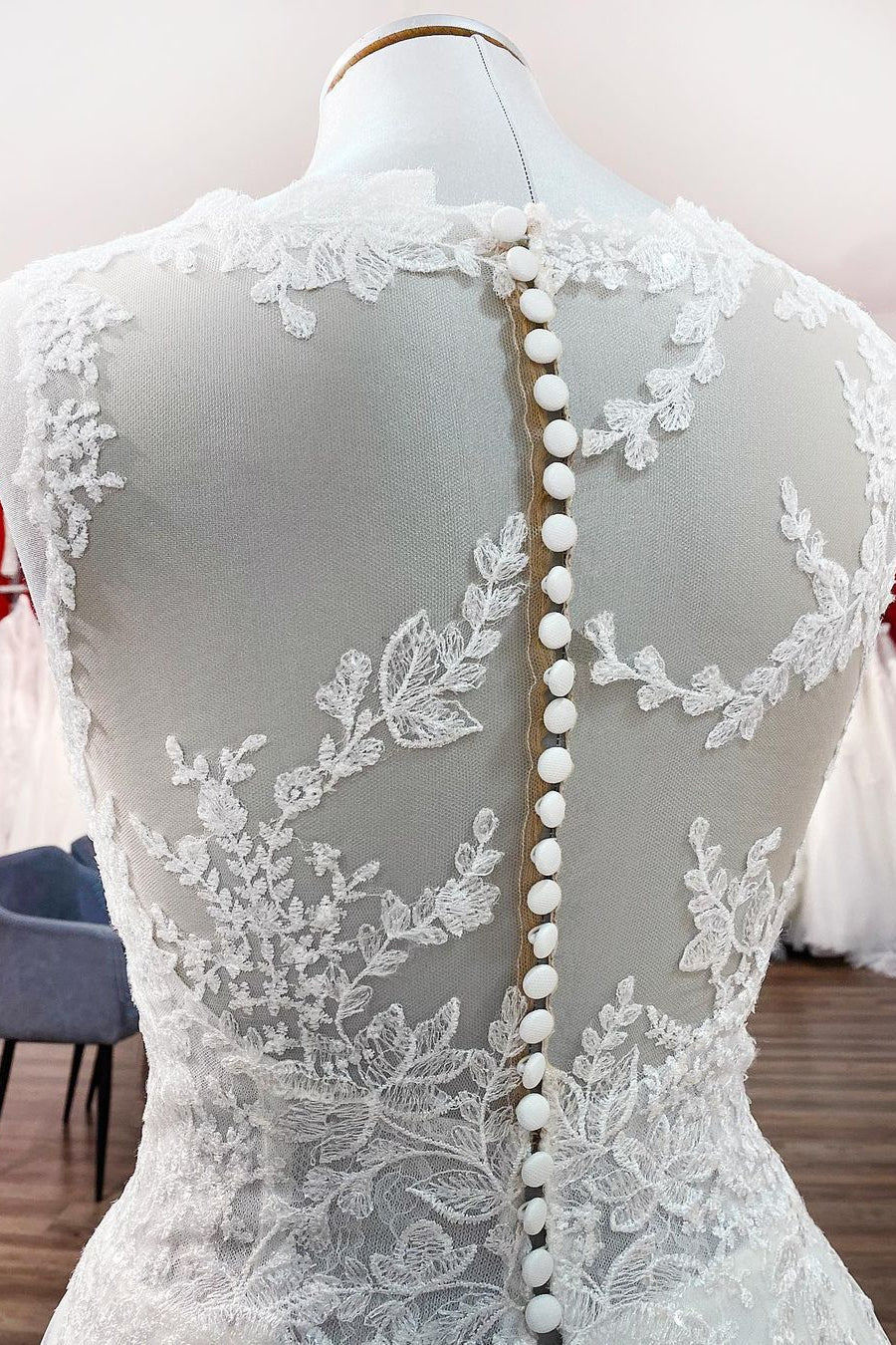 Vestidos de Noiva Longos em Tule com Aplicações de Renda e Pedraria em Corte A