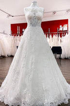 Robes de mariée longues en tulle à jupe évasée avec appliques en dentelle ornées de bijoux