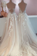 Robe de mariée longue en tulle avec applications de dentelle en forme de A et dos nu