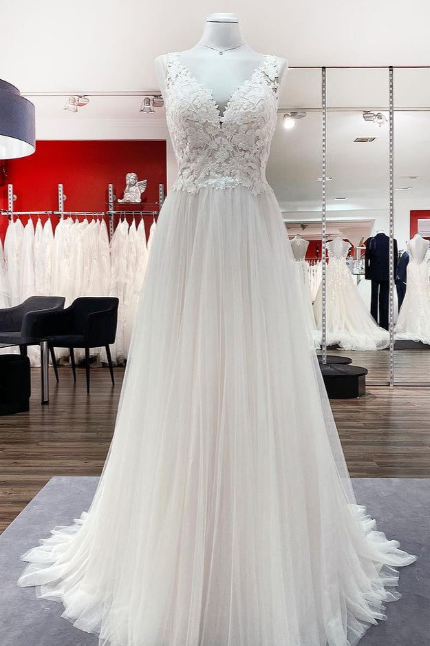 Robe de mariée longue en tulle, ligne A, col en V, dos ouvert, appliques en dentelle
