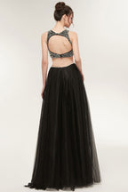 Abito da sera lungo a linea ad A in due pezzi con corpino senza maniche in tulle e perle