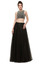 Abito da sera lungo a linea ad A in due pezzi con corpino senza maniche in tulle e perle