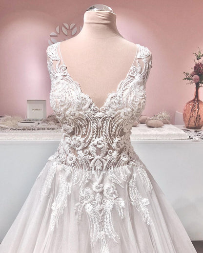 Langes A-Linien-Brautkleid mit V-Ausschnitt, Applikationen, Spitze, rückenfrei, Tüll und Rüschen