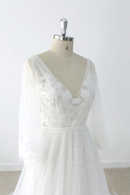 Vestido de novia largo de tul con escote en V, apliques de encaje y espalda descubierta con mangas
