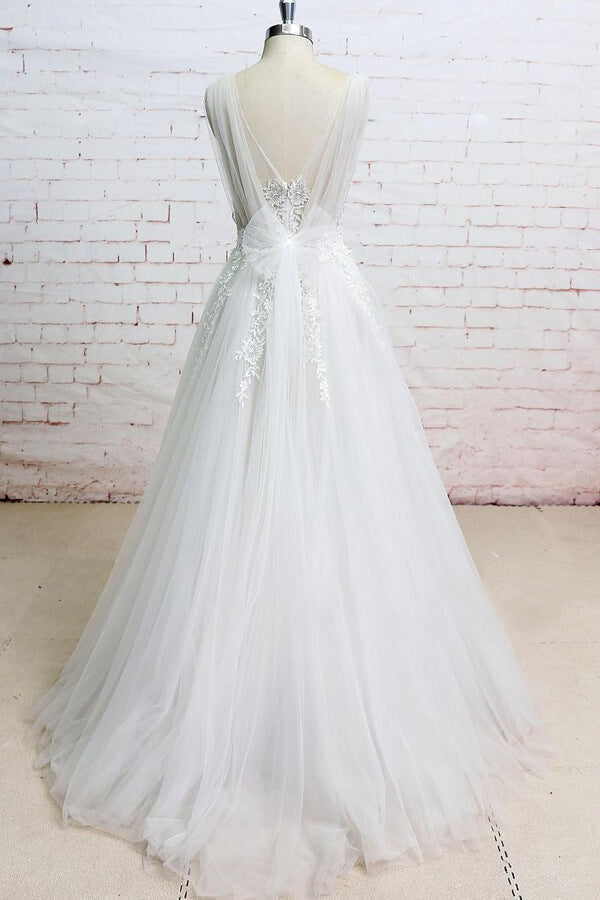 Robe de mariée longue en tulle avec appliques en dentelle, coupe évasée et col en V