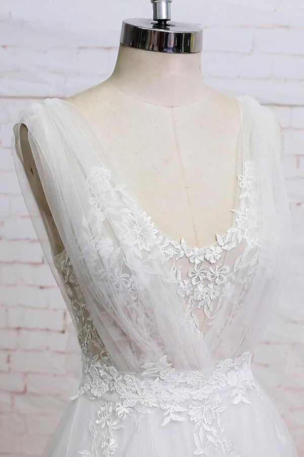 Robe de mariée longue en tulle avec appliques en dentelle, coupe évasée et col en V