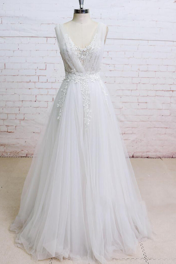 Robe de mariée longue en tulle avec appliques en dentelle, coupe évasée et col en V
