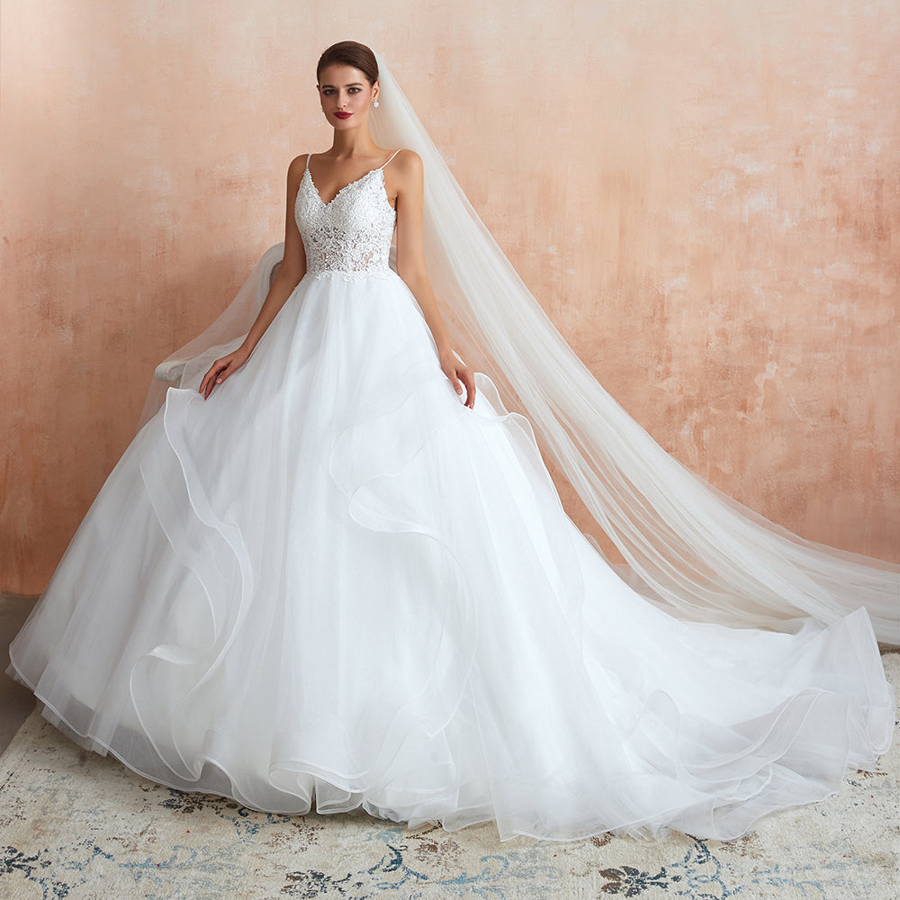 Robe de mariée longue en tulle avec appliques, en ligne A et col en V