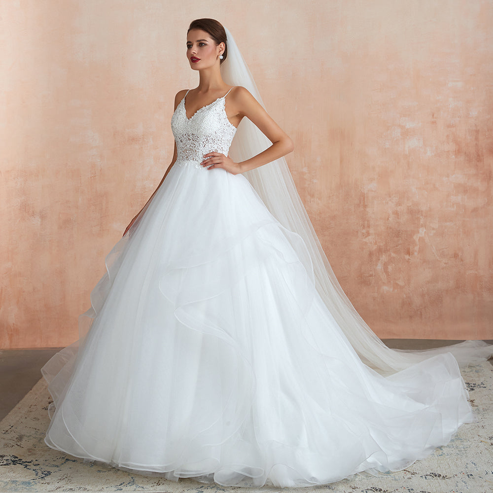 Robe de mariée longue en tulle avec appliques, en ligne A et col en V