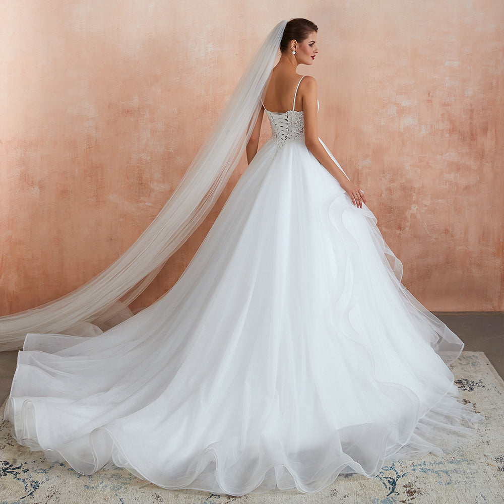 Robe de mariée longue en tulle avec appliques, en ligne A et col en V