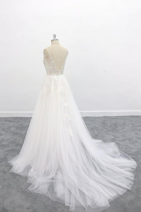 Robe de mariée longue en tulle avec appliques en dentelle, décolleté en V, dos nu et coupe évasée