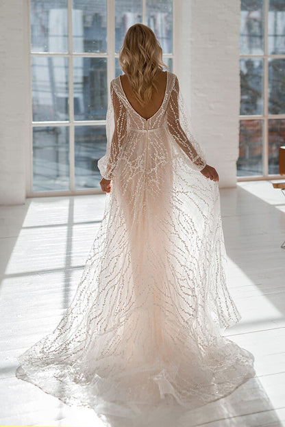 Langes A-Linien-Brautkleid aus Tüll mit V-Ausschnitt und Hofschleppe und Ärmeln