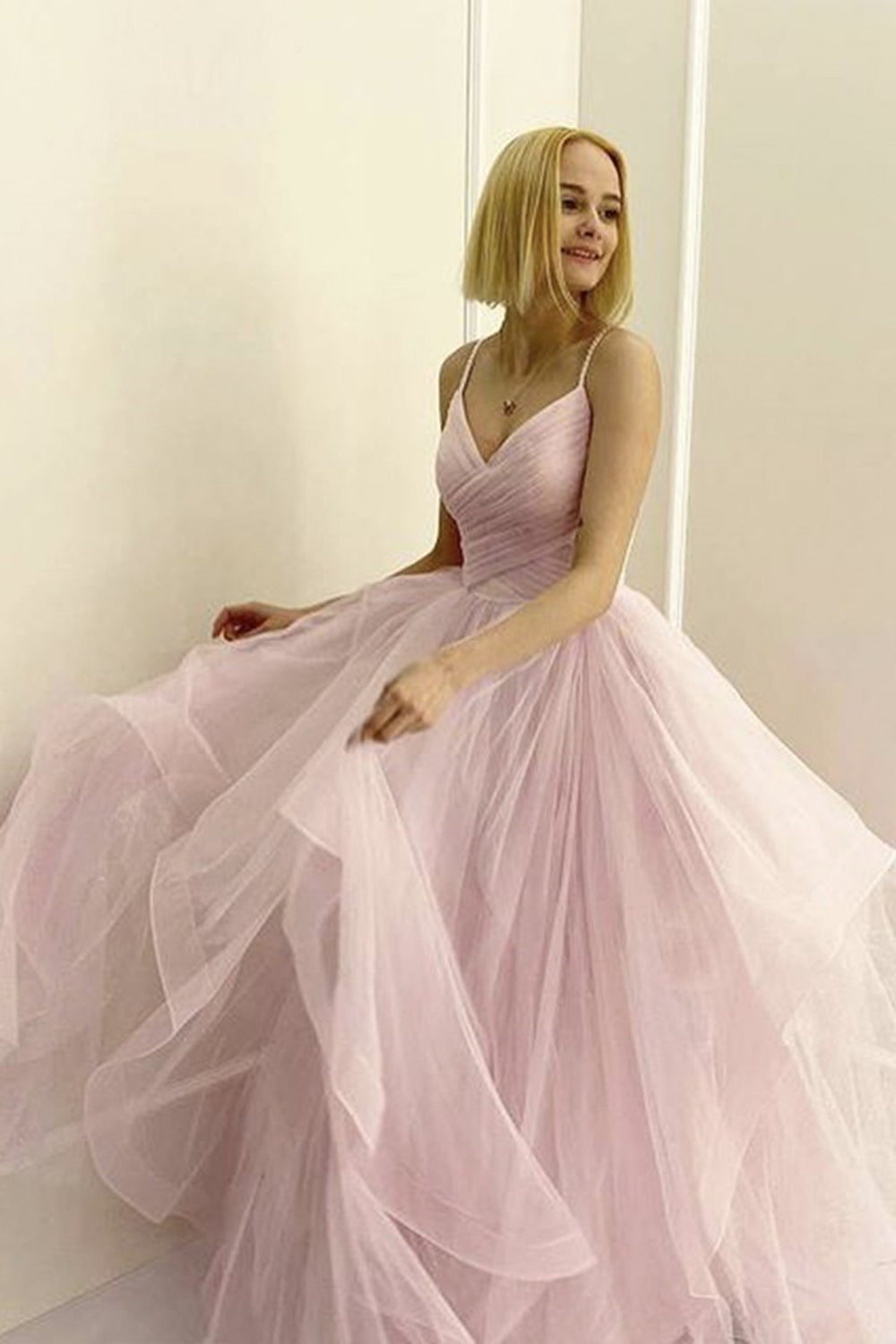 Vestidos de baile compridos em linha A com decote em V e tule fofo cor-de-rosa Vestidos formais de noite