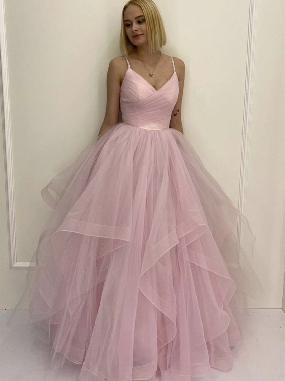 Vestidos de baile compridos em linha A com decote em V e tule fofo cor-de-rosa Vestidos formais de noite