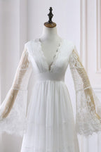 Robe de mariée longue en tulle avec dentelle, en ligne A, col en V, à manches