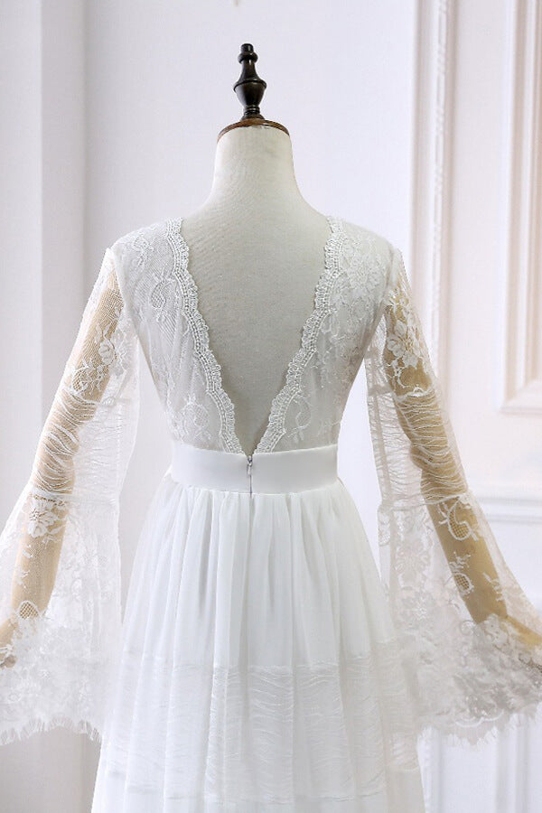 Robe de mariée longue en tulle avec dentelle, en ligne A, col en V, à manches
