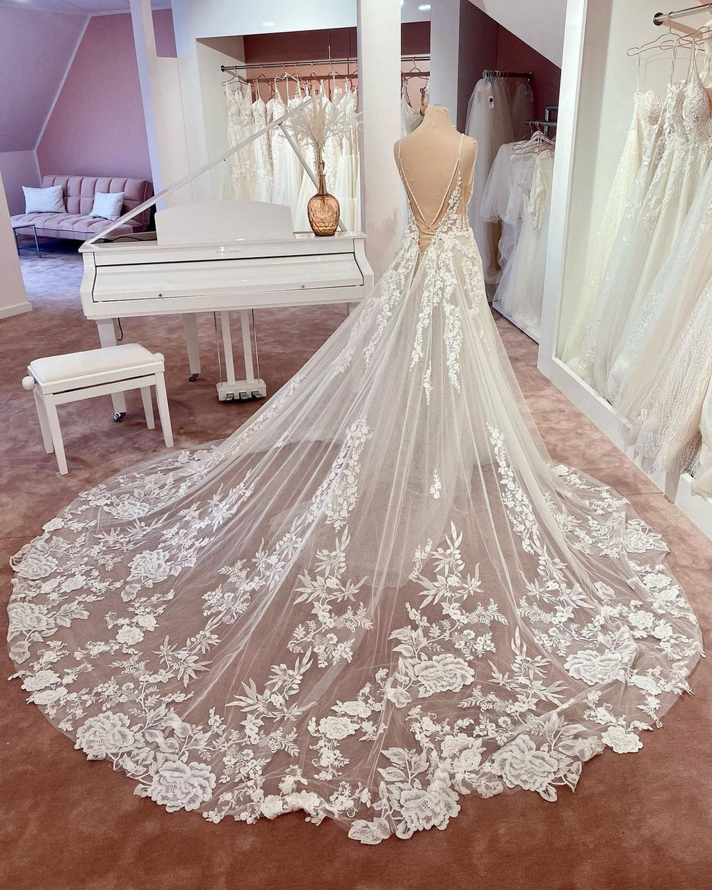 Robes de mariée bohèmes longues en tulle à dentelle florale, sans manches, col en V, coupe évasée