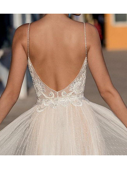 Langes rückenfreies Brautkleid aus Tüll mit V-Ausschnitt und Spaghettiträgern in A-Linie