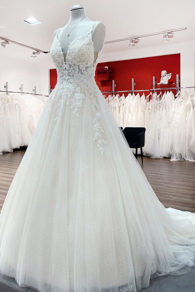 Robe de mariée longue en ligne A, col en V, fines bretelles, tulle, dentelle, dos nu