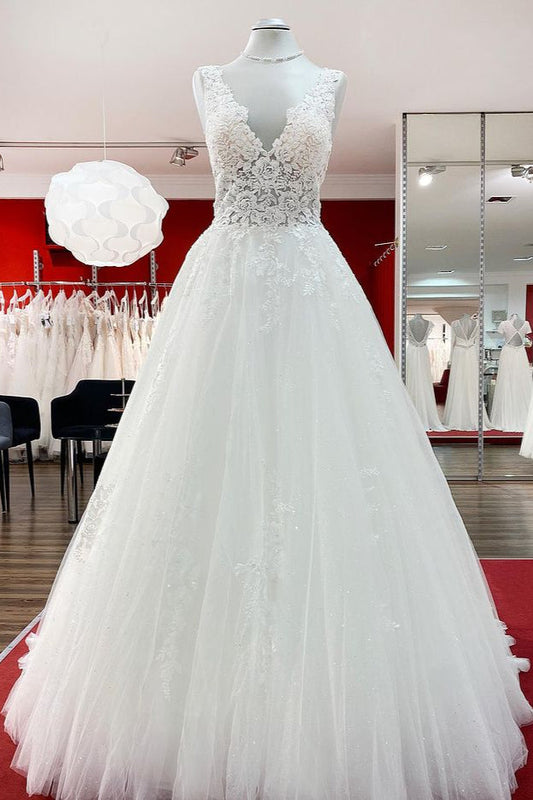 Langes A-Linien-Brautkleid mit V-Ausschnitt und Tüllspitze in Weiß