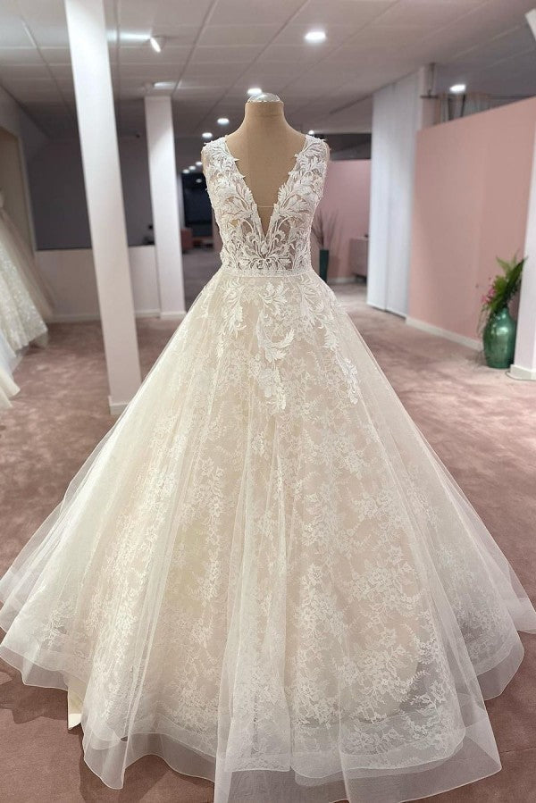 Robe de mariée longue en ligne A, col en V, larges bretelles, appliques en dentelle et tulle