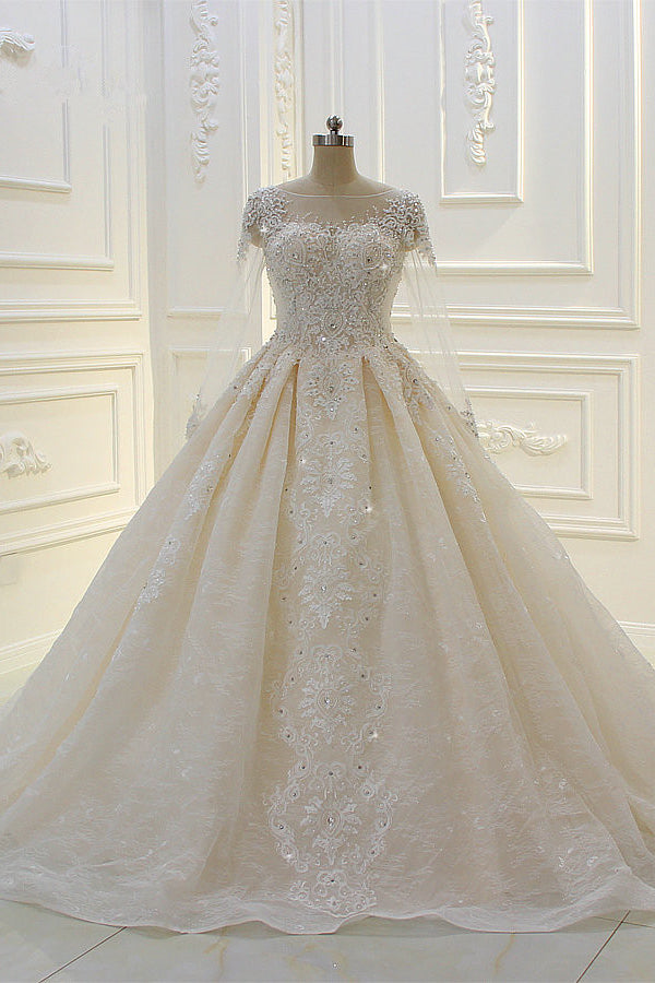 Langes Ballkleid mit Perlenbesatz, Bateau-Ausschnitt, Applikationen, Spitze und Ärmeln