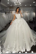 Robe de mariée longue en tulle avec appliques en dentelle, décolleté cœur et manches