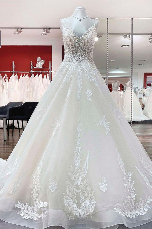 Langes Ballkleid mit V-Ausschnitt und Spaghettiträgern aus Tüll und Spitze