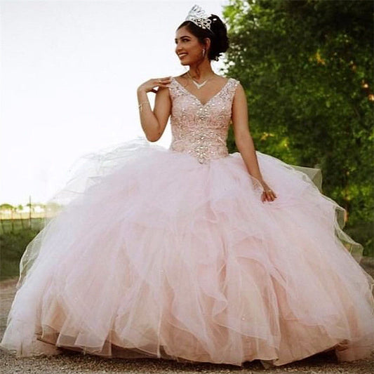 Vestido largo de quinceañera de tul con escote en V y corte en V
