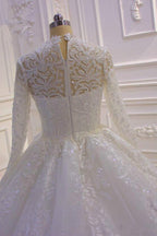 Langes Ballkleid-Brautkleid mit hohem Halsausschnitt, Applikationen und Spitze