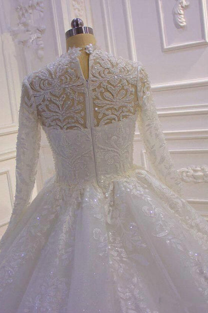 Langes Ballkleid-Brautkleid mit hohem Halsausschnitt, Applikationen und Spitze
