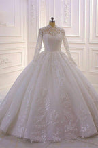 Langes Ballkleid-Brautkleid mit hohem Halsausschnitt, Applikationen und Spitze