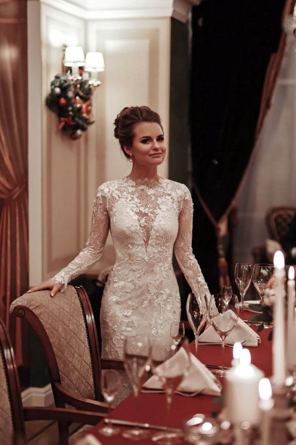 Langes, rückenfreies Brautkleid im Meerjungfrau-Stil mit hohem Halsausschnitt, Applikationen und Spitze