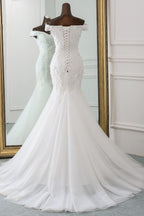 Langes Meerjungfrau-Brautkleid mit schulterfreier Spitze und Schnürung