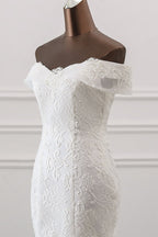 فستان زفاف طويل بحورية البحر بدون أكتاف مزين بتطريزات من الدانتيل والتول