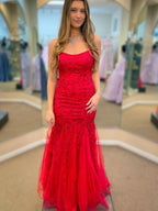 Abito da sera lungo rosso con spalline sottili, gonna a sirena, pizzo in tulle e schiena scoperta, abito formale da ballo