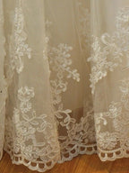 Abito da sposa lungo con strascico, senza spalline, in pizzo e organza, stile sirena