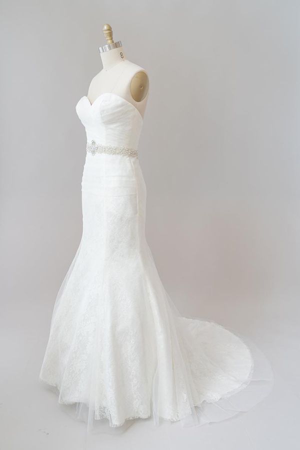 Langes trägerloses Meerjungfrau-Brautkleid aus Tüllspitze