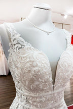 Langes Meerjungfrau-Brautkleid mit ärmellosem Tüll und Spitze und Rückenfrei