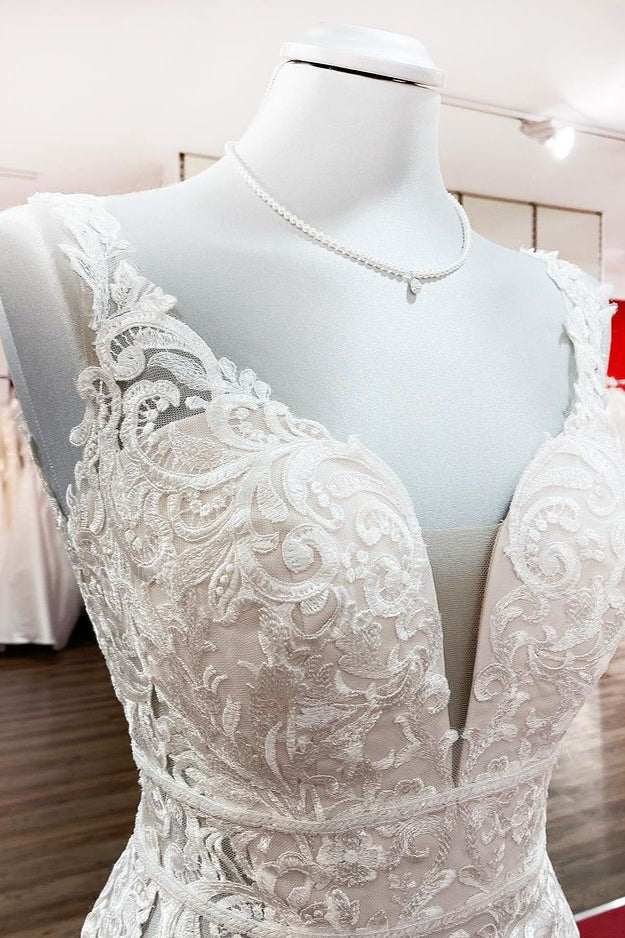 Langes Meerjungfrau-Brautkleid mit ärmellosem Tüll und Spitze und Rückenfrei