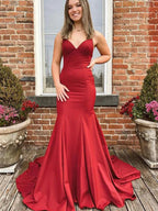 Abito da sera lungo in raso color borgogna con scollo a V a sirena e schiena scoperta, abito formale da cerimonia