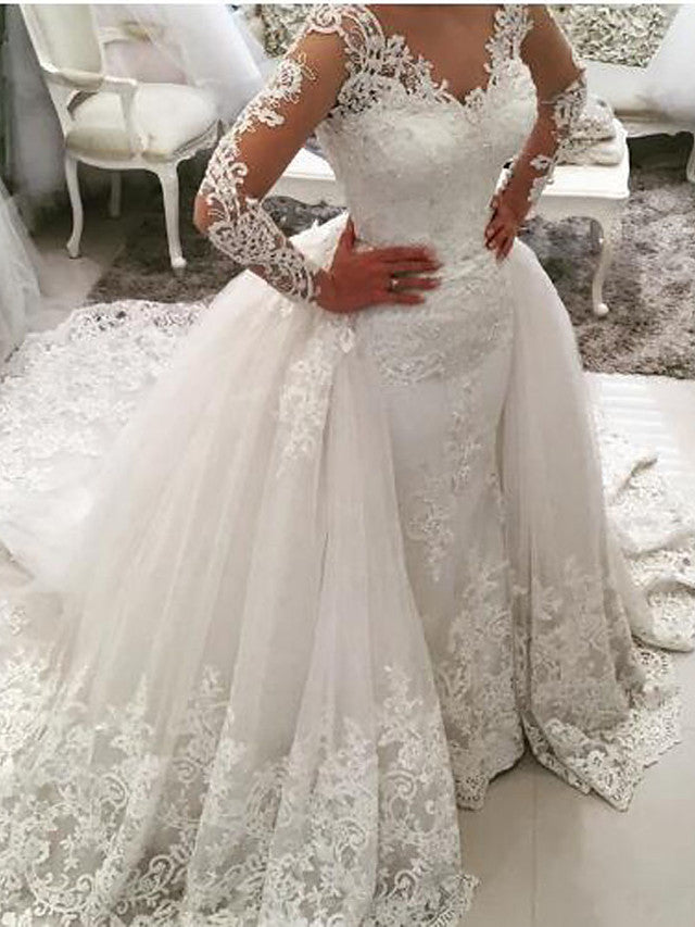 Abito da sposa lungo a sirena con scollo a V, strascico spazzola, pizzo e tulle, con maniche