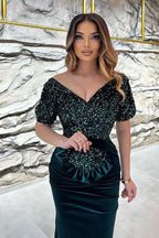 Robe de bal longue sirène en velours scintillant à col en V avec manches