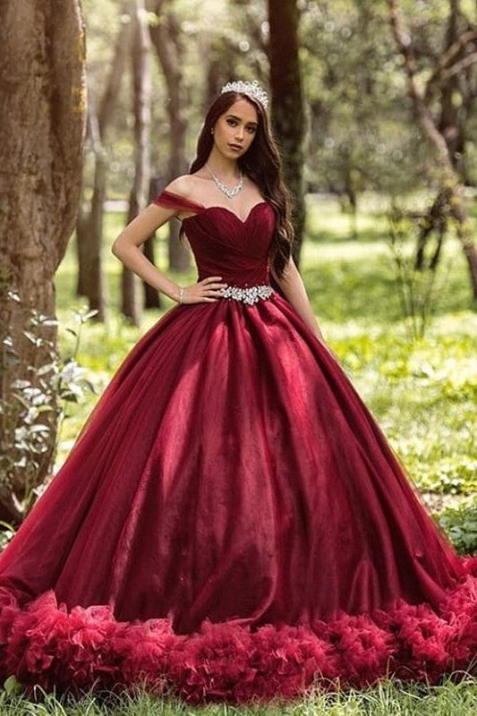 Langes, schulterfreies Prinzessinnen-Brautkleid aus Tüll